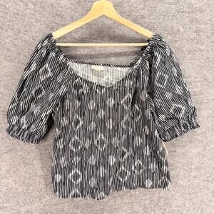 New A New Approach Blouse Women M Medium Black Geometric Short Sleeve V-Neck